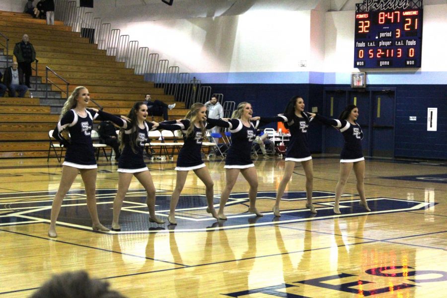 Danceline before they begin their kick line