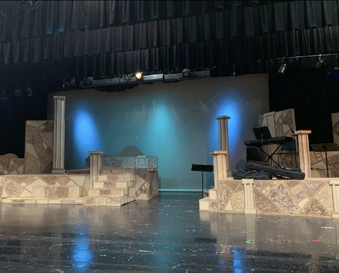 The view of the stage and basic set of the show.