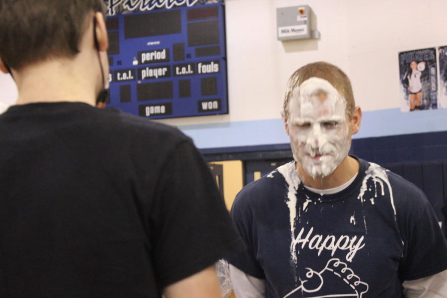 Mr. Head full on took the pie to the face without any gear ! 