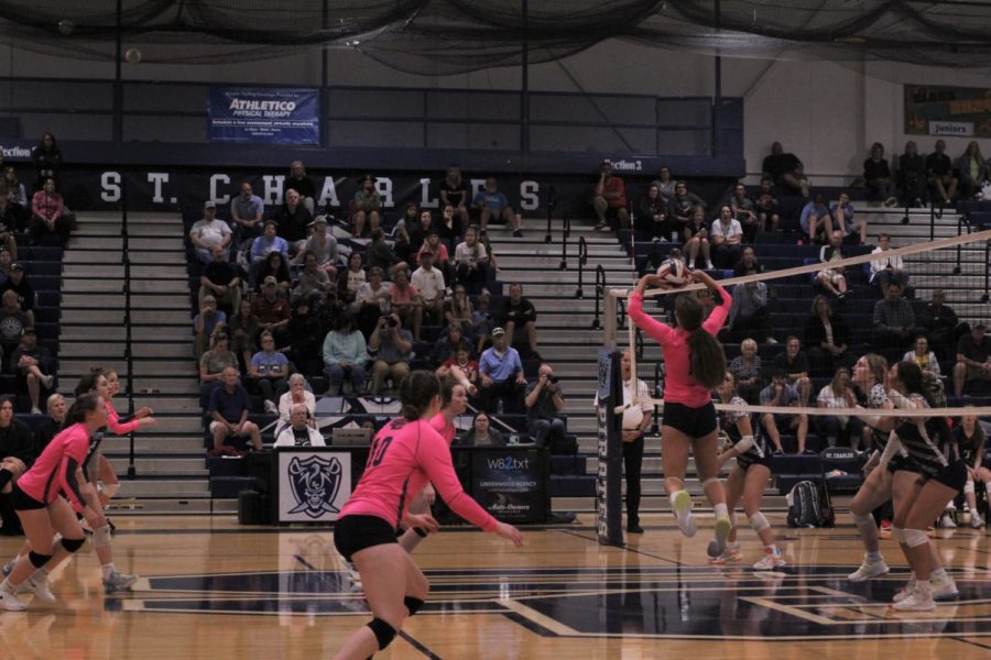 Addi Kersting sets up a pass for her spikers.