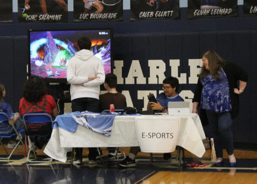 Esports demonstrates their gaming skills to the impressionable minds of the eight graders