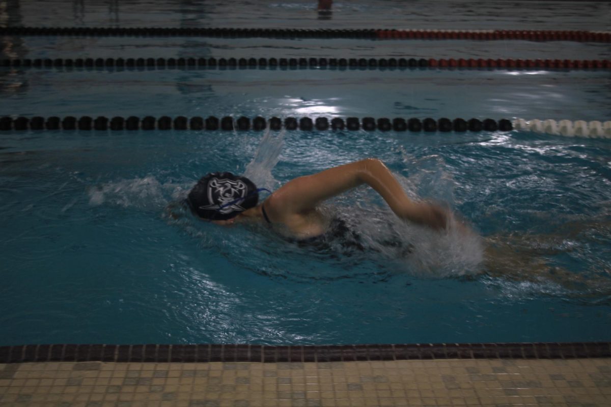 Keeley Lauer swims freestyle