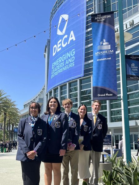 DECA members line up to take a group photo at ICDC.