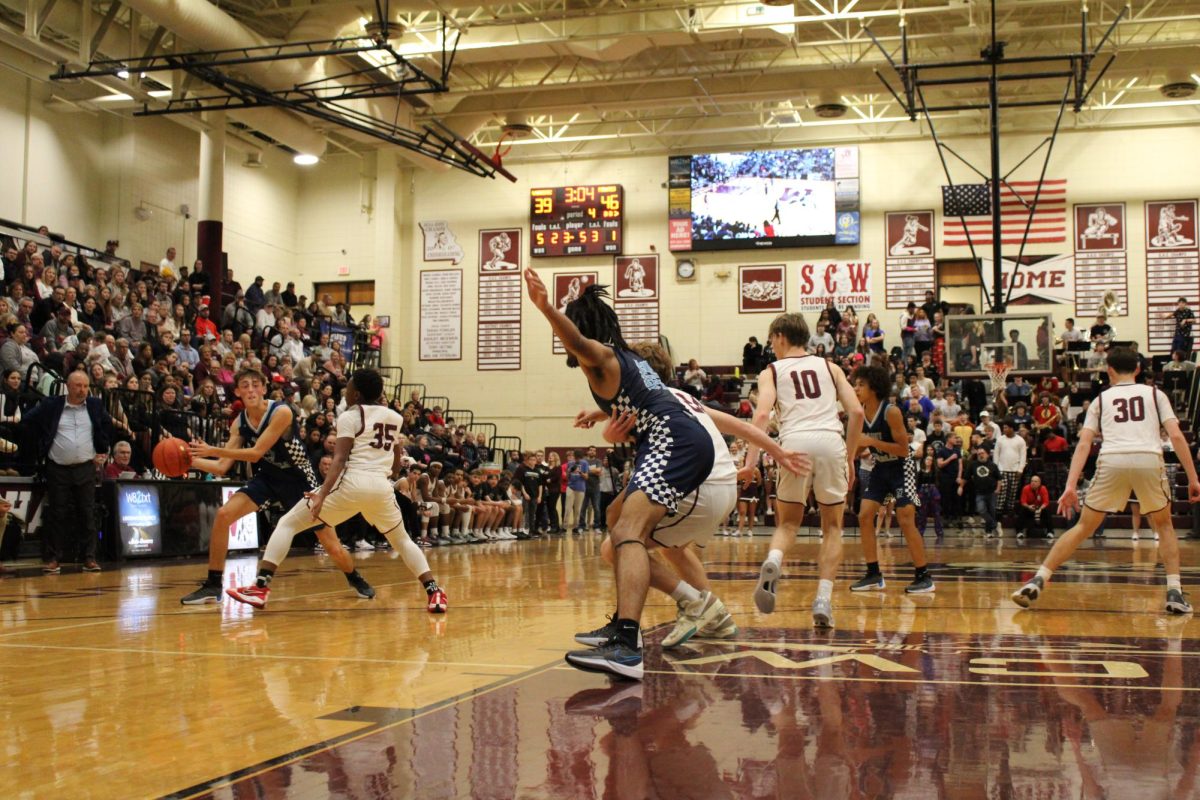 Jadon Salamone posting up for the pass