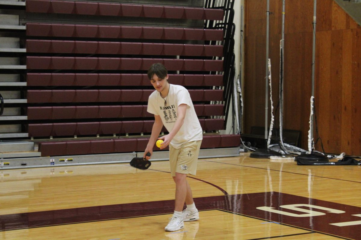 Jason Razor getting ready to serve the ball