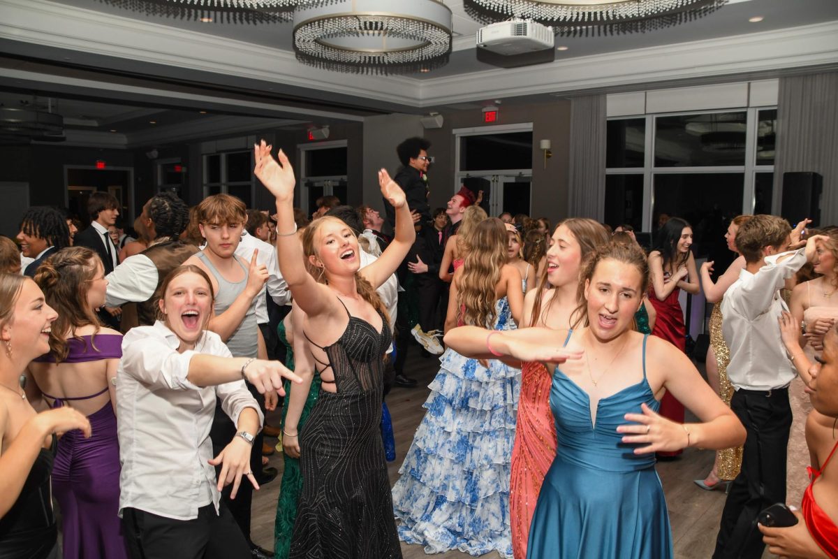 Students at prom dancing