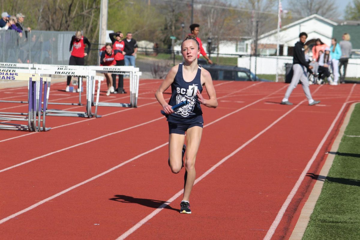 Lily Black running the 4x8 relay