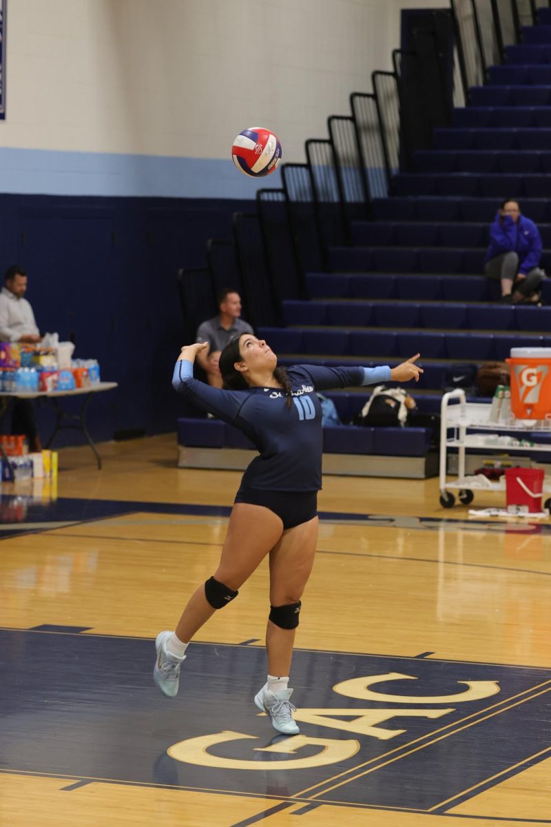 Renata Restrepo serving the ball