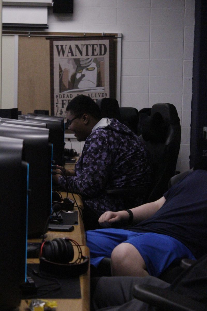 Caillou Smith warms up before the Overwatch game.