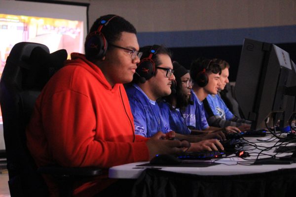 The Cyber Corsairs Overwatch team works together to fight their opponents.