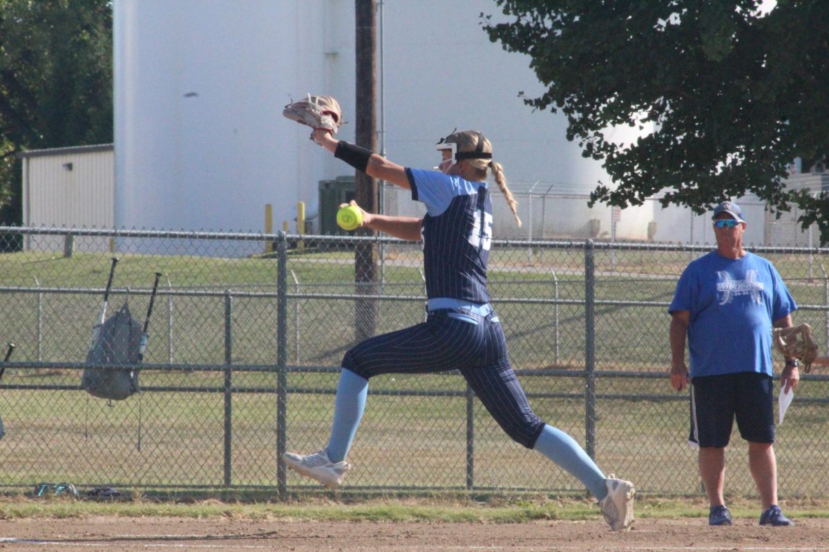 Lorraine Simmons throws the ball to her teammate.