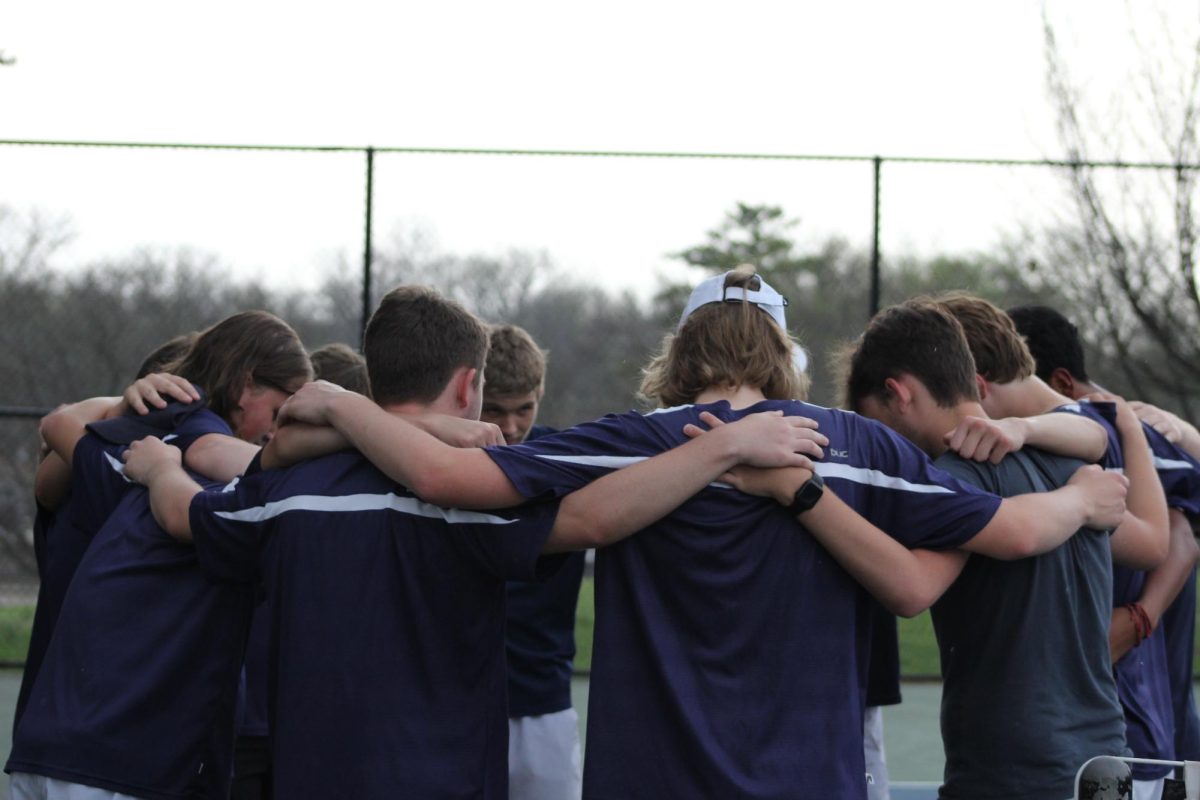 The boys tennis team huddled up on March 31 at their game against Fort Zumwalt South (Lucy Brodeur).